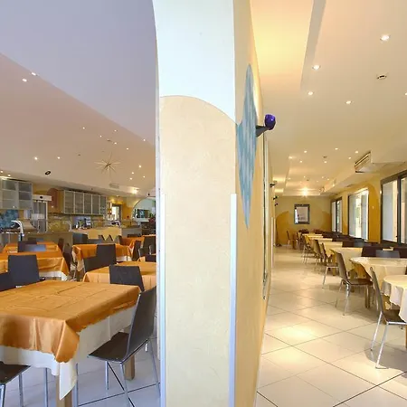 מלון Stella Maris 3*